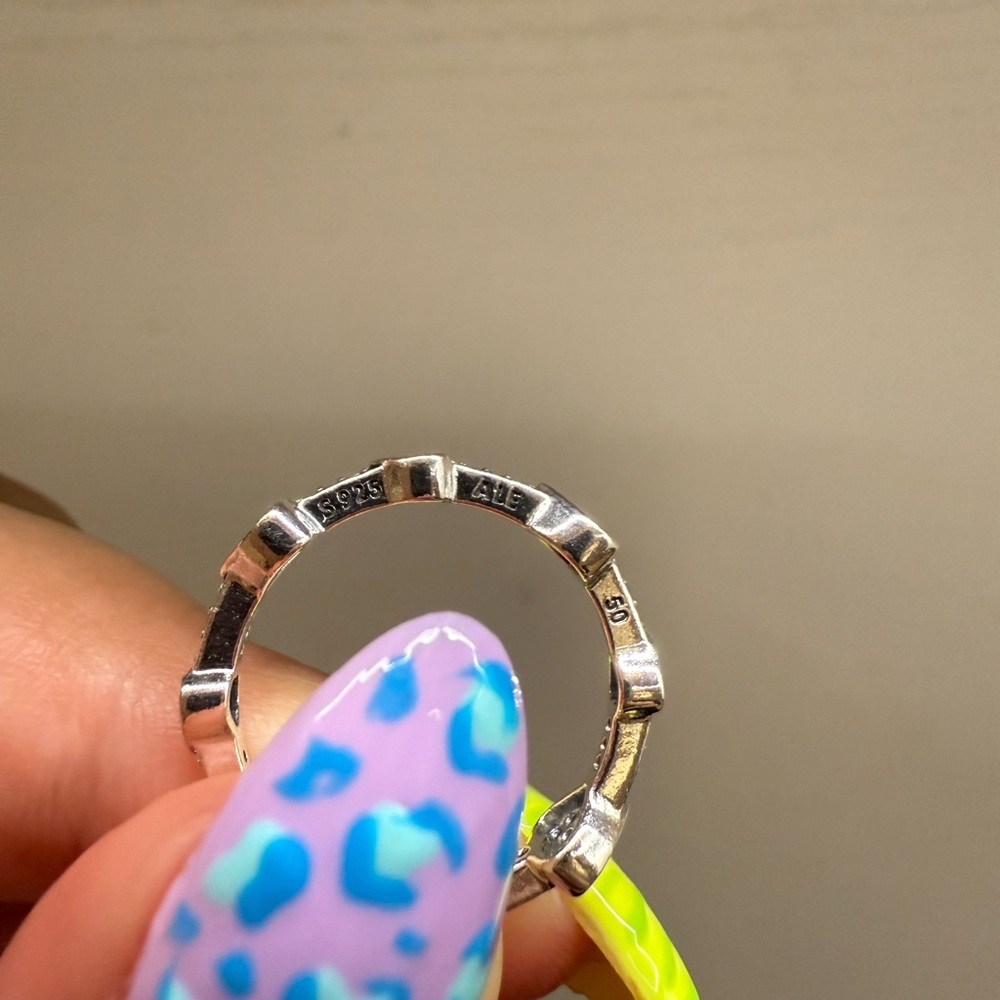 New never worn Pandora ring - Picture 5 of 5